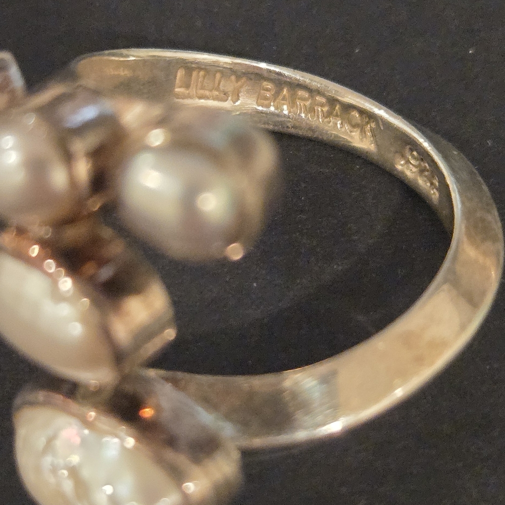 Lilly Barrack Elegant Silver and Pearl Women's Ring - Picture 3 of 3